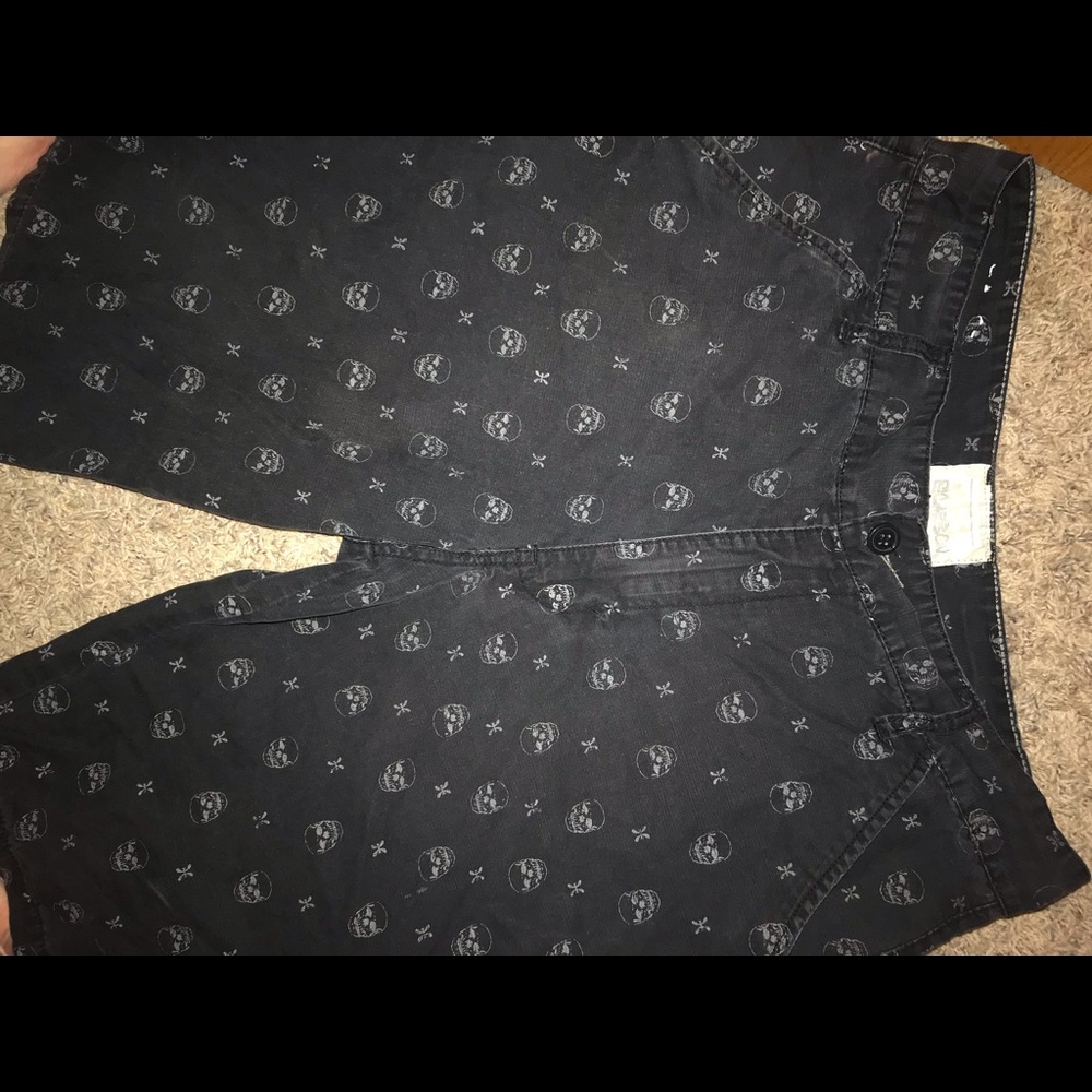 Skull pattern Carbon khaki shorts